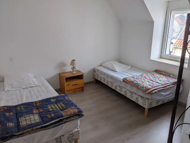 Chambre avec lits simples