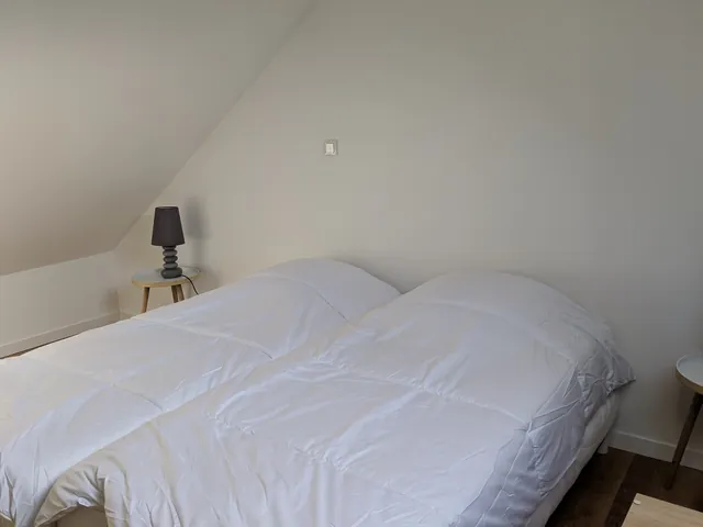 Chambre en mezzanine, deux lits de 90 × 200 cm