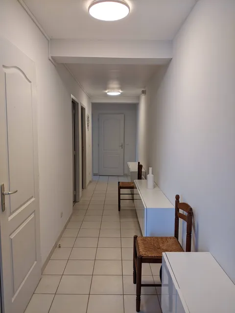 Couloir qui dessert les chambres
