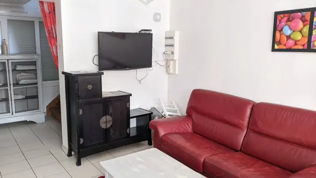 Salon avec télévision