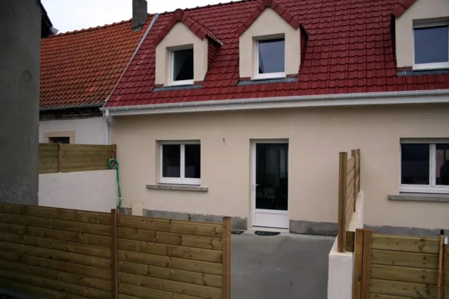 Façade des gîtes MA-GA-LY et terrasse fermée