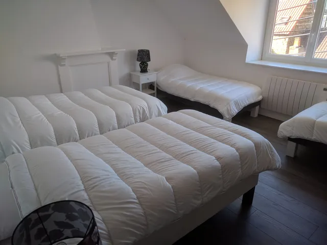 Chambre aux 4 lits de 90 × 200 cm