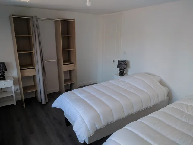 Chambre aux 4 lits, avec penderie