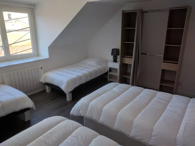 Chambre aux 4 lits, vue d'ensemble