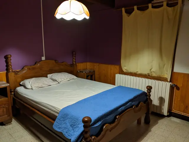 Chambre avec lit double
