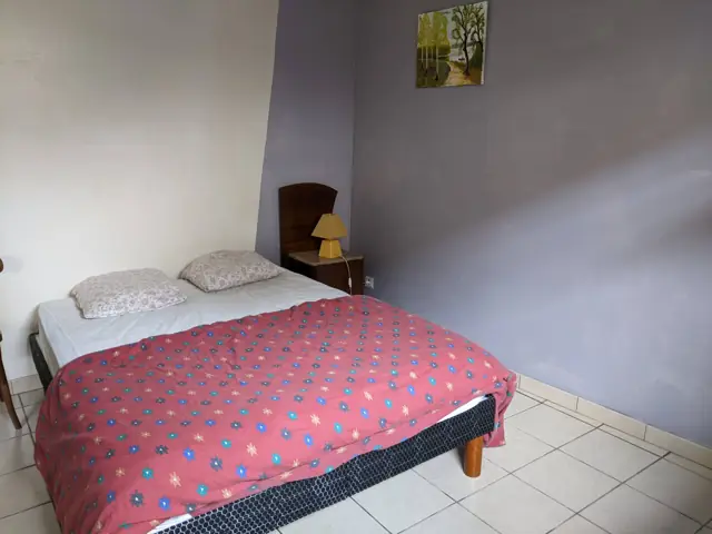 Chambre avec lit double