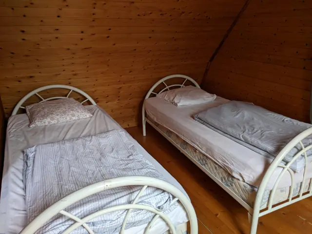 Lits simples sous les combles