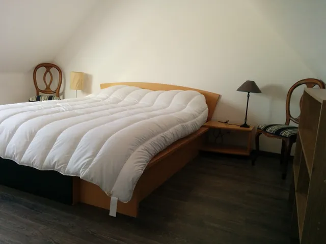 Chambre avec un lit de 160 × 200 cm
